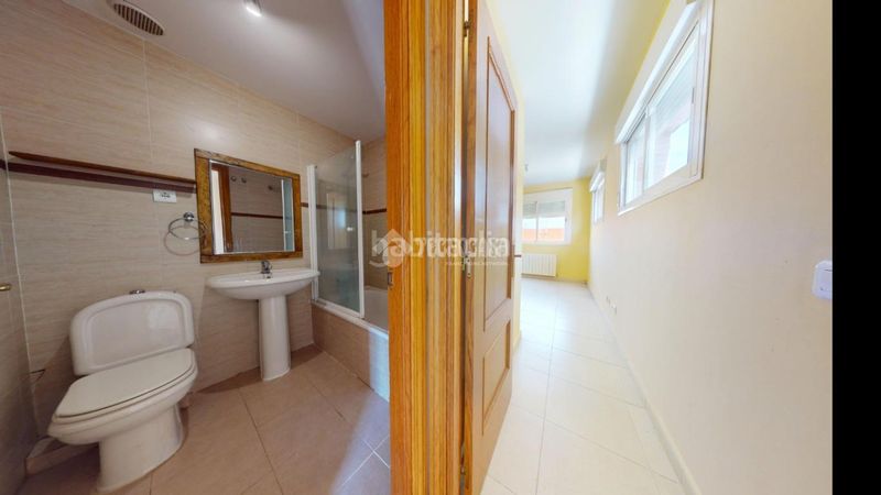 Foto 11e35912-1bcd-4310-ac0a-b7e93e28b2e2. Casa aparellada amb calefacció a Yebes - pueblo Yebes