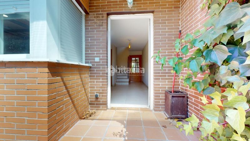 Foto 1c8ae0c9-186a-4596-9bd4-06862a3049fc. Casa aparellada amb calefacció a Yebes - pueblo Yebes