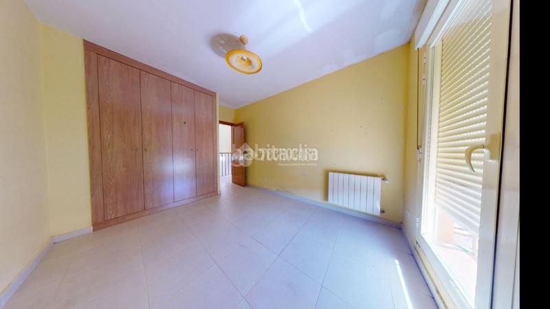 Foto 4e4ad82c-edf2-4e6c-830c-23a30b91409b. Casa aparellada amb calefacció a Yebes - pueblo Yebes