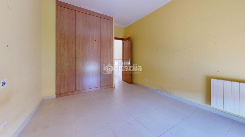 Foto 6c56a258-b99c-4771-9bf5-993bf351d53c. Casa aparellada amb calefacció a Yebes - pueblo Yebes