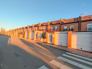 Casa bifamiliare in Yebes - Pueblo. Casa en venta en yebes  valdeluz