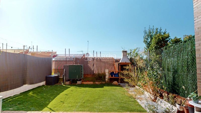 Foto b4699341-fe56-4d16-909e-59b0b9da91fe. Casa aparellada a Yebes - pueblo Yebes