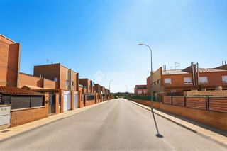 Casa bifamiliare in Yebes - Pueblo. Casa en venta en yebes  valdeluz