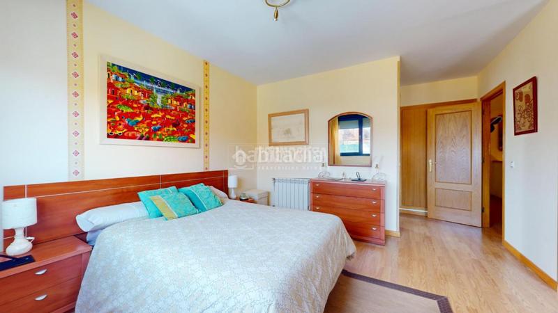 Foto 3e77d0b9-457a-409d-b33d-ab9b7b2e836e. Casa aparellada a Yebes - pueblo Yebes