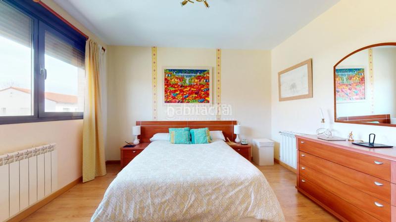 Foto 4593e2dd-a1a7-42eb-8d95-cf0d4e523840. Casa aparellada a Yebes - pueblo Yebes