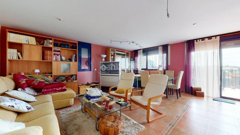 Foto 9213fac3-9258-4741-a927-c5587f7ed783. Casa aparellada a Yebes - pueblo Yebes