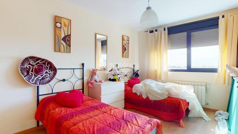 Foto bf0fac1f-6ce1-4374-ad4e-882eb64c7be0. Casa aparellada a Yebes - pueblo Yebes
