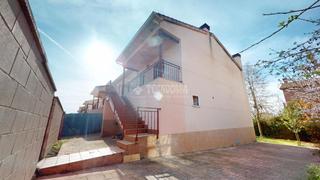 Maison jumelée à Horche. Casa en venta en horche