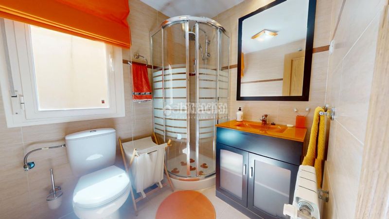 Foto 1f141899-7f26-456d-bd6b-c719541ea2d7. Casa aparellada amb calefacció aparcament a Yebes - pueblo Yebes