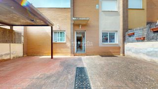 Casa aparellada a Yebes - Pueblo. Casa en venta en yebes  valdeluz