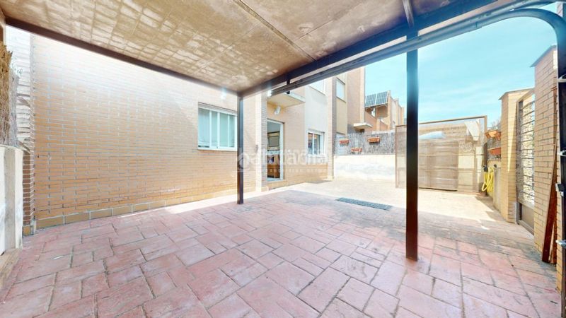 Foto 8336d107-26ee-4a90-9c6f-05d792f6a84a. Casa aparellada amb calefacció aparcament a Yebes - pueblo Yebes