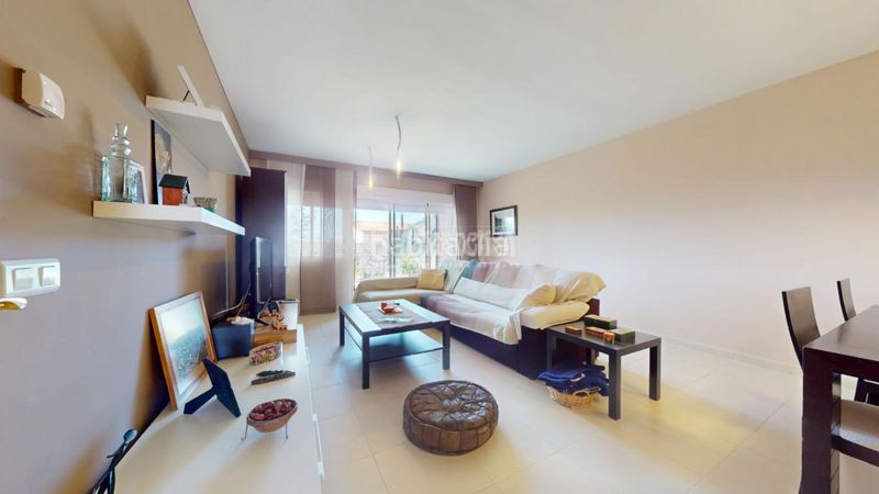 Foto ab1dca1b-c3a9-4d82-ad13-1dc67786ba4c. Casa aparellada amb calefacció aparcament a Yebes - pueblo Yebes