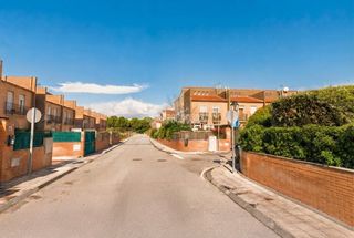 Maison jumelée à Yebes - Pueblo. Casa en venta en yebes  valdeluz