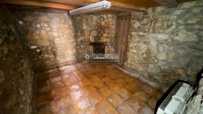 Foto d5f709af-4a8c-4a66-98dc-1d0c1cd628dd. Casa aparellada a Horche