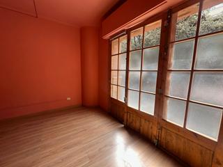 Lloguer Local Comercial a Plaça de la torre 3. Local a pié de calle, 56m2, sala amplia diáfana, habitación inde