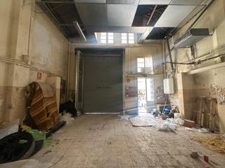 Affitto Capannone industriale in Carrer de la torre dels pardals 15. Doble altura, lo que la hace especialmente versátil para múltipl