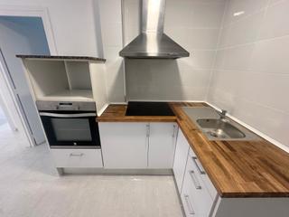 Miete Etagenwohnung  Carrer transversal 25. Buen estado, 2 habitaciones, acreditar solvencia y garantias