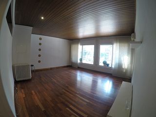 Flat in Ronda del general mitre 205. Amplia vivienda de 125 m� con cuatro dormitorios y terraza exter