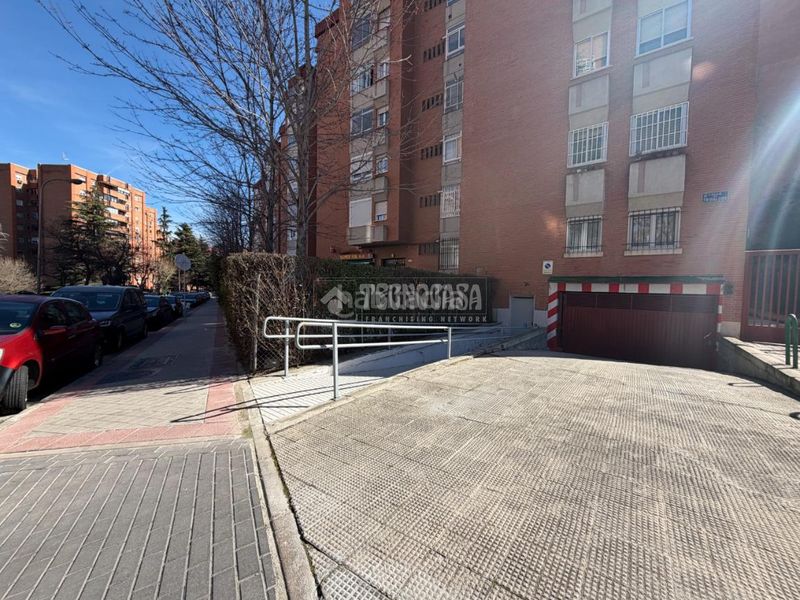 Foto 4983ff52-317e-4938-aca8-9fce9512bd2b. Aparcament cotxe a Canillas Madrid