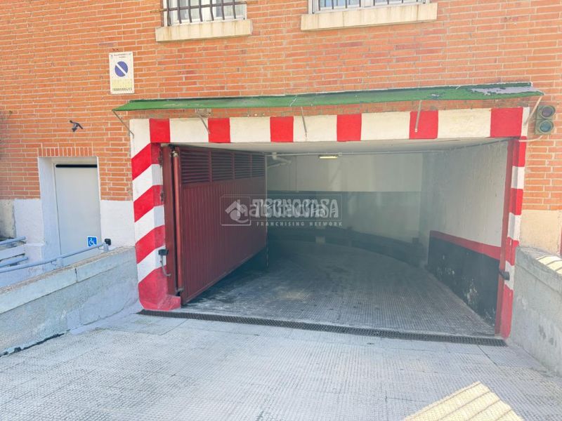 Foto e985ec21-1abd-4980-8e26-908923f9a6e9. Aparcament cotxe a Canillas Madrid