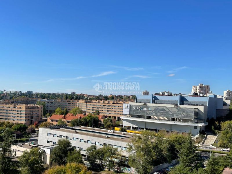 Foto fad8faef-3f0e-4653-bd96-a4a4ed33ca8f. Aparcament cotxe a Canillas Madrid