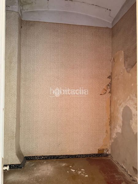 Foto 3b75bbce-82aa-4748-be0a-3dc548b22842. Casa aparellada a Eixample Sabadell