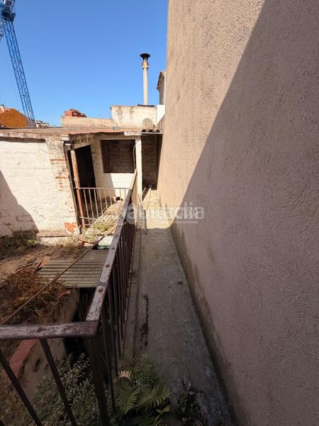 Foto 65185eb4-470d-4025-b8c2-57bd36fd4d27. Casa aparellada a Eixample Sabadell