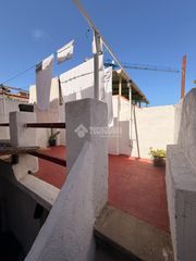 Casa aparellada a Eixample. Casa en venta en sabadell