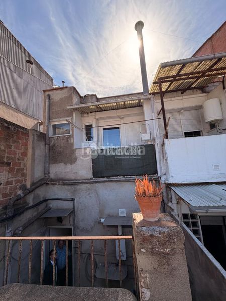 Foto eef5742b-5808-4e23-8342-213b1e689967. Casa aparellada a Eixample Sabadell