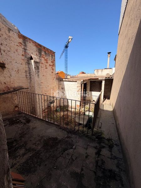 Foto f399e3bd-11e3-4b9f-950b-e7bfae75ca98. Casa aparellada a Eixample Sabadell
