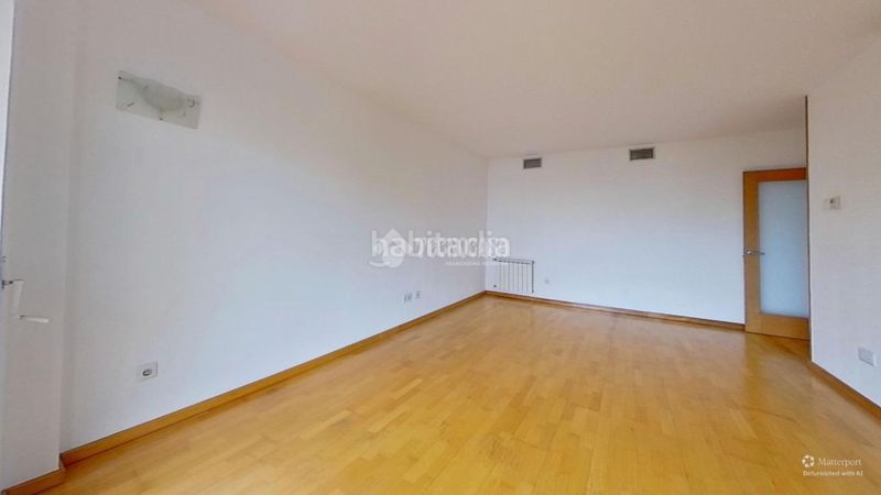 Foto f3eeadbd-1aef-4ef7-998e-575f6d436f22. Pis amb calefacció a Centre Sabadell