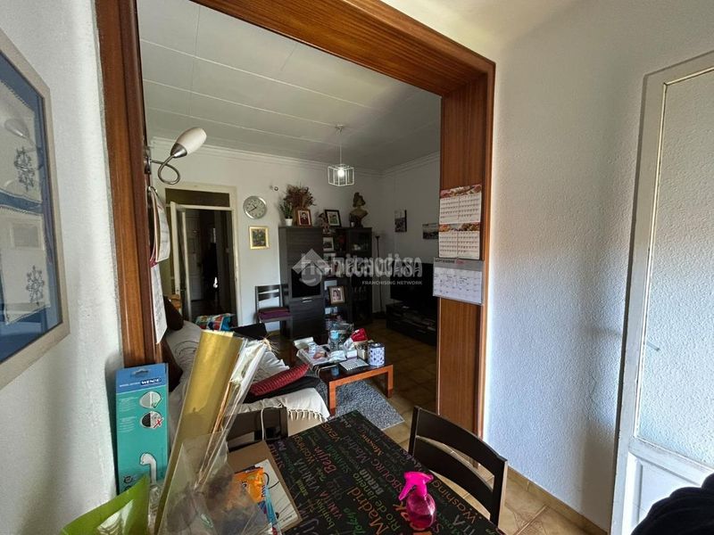 Foto 05f9e70b-a6d7-4205-93b7-593a270e3437. Casa aparellada a Eixample Sabadell