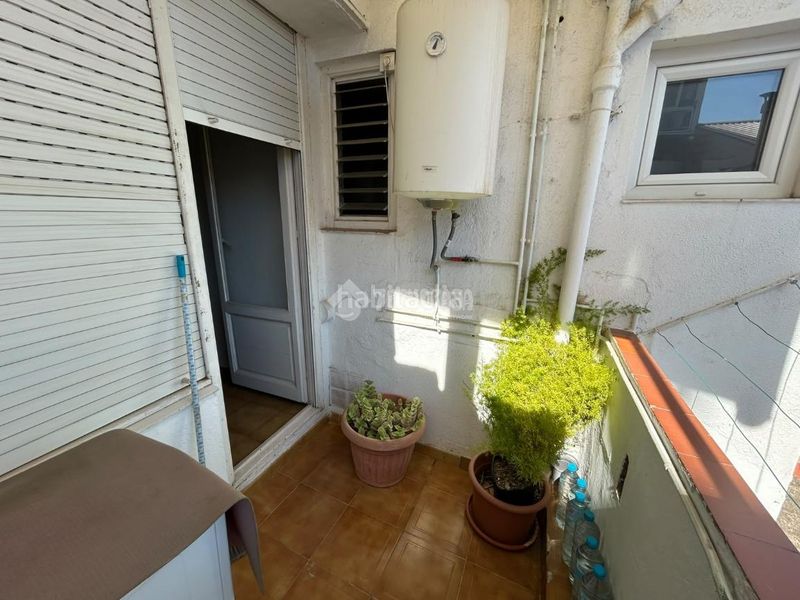 Foto 38d48a6c-ad5f-49ec-b4d2-063ea1a80ee8. Casa aparellada a Eixample Sabadell