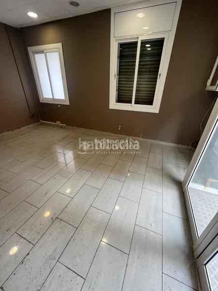 Foto 23059f41-503d-4750-a5bd-c0407e23c343. Location local commercial dans Eixample Sabadell