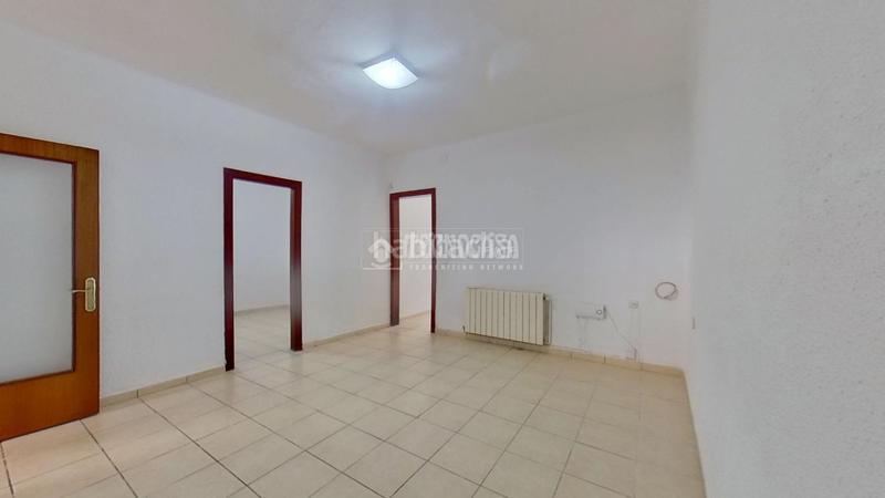 Foto eacae34c-efc7-4e6f-8aef-6db370895ae0. Casa pareada casa en venta en Torre-romeu Sabadell