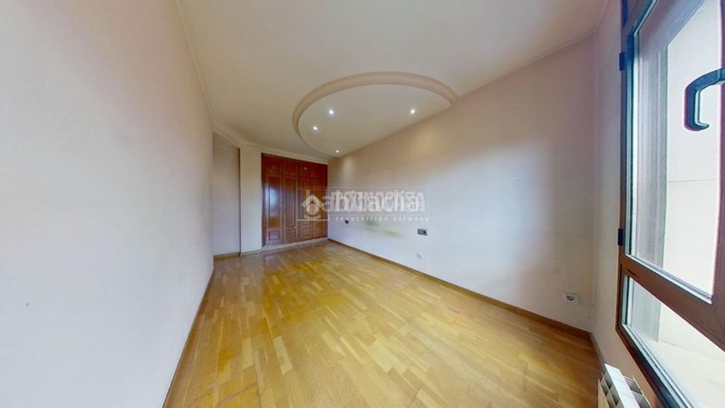 Foto 43b31a35-43bd-4d78-9151-c3c9867a264f. Pis amb aparcament a Creu Alta Sabadell
