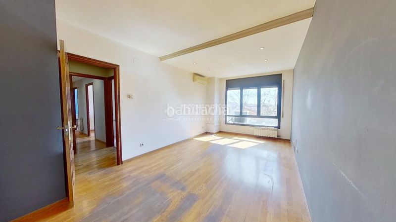 Foto e709ebac-3762-4b50-b30d-f7f766fe2d43. Pis amb aparcament a Creu Alta Sabadell