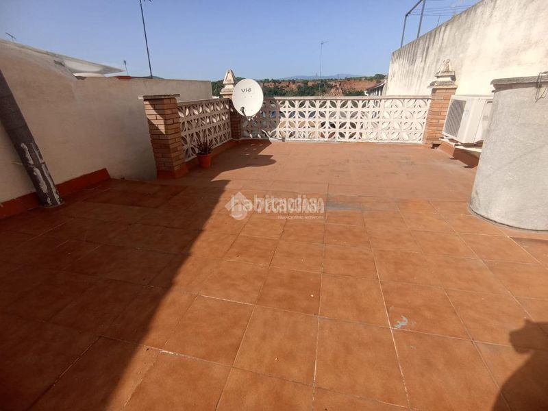 Foto 576006c0-fd7d-4e2a-b8dd-7179a7c00f51. Casa aparellada a Can Puiggener Sabadell