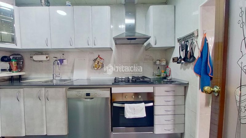 Foto b4ef480c-cc0b-47fb-85b6-aeac044e3841. Casa aparellada a Can Puiggener Sabadell