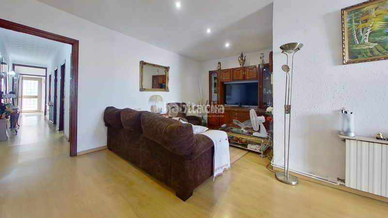 Foto cc7b7147-6ce0-4d66-90ad-b117db9144fa. Casa aparellada a Can Puiggener Sabadell