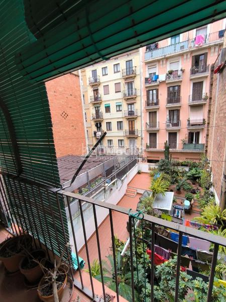 Foto d43220e9-5bd1-484f-b501-ecc63b9a1e75. Pis a El Poble Sec - Parc de Montjuïc Barcelona