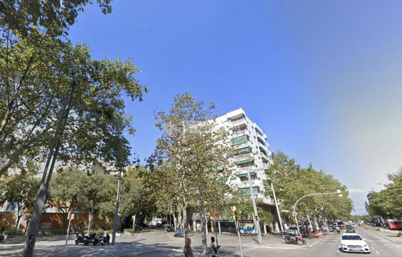 Foto e6c4ea8c-77fc-46f0-b033-7a87772b1e62. Aparcament cotxe a Sant Antoni Barcelona