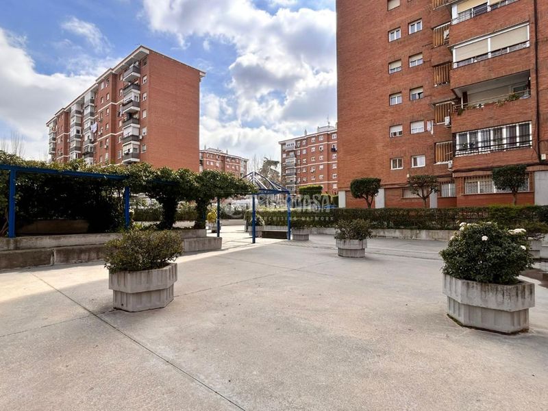 Foto c155cfa7-7ae1-4839-a89b-09cd050736fd. Pis amb aparcament a Aluche Madrid