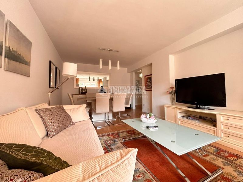 Foto c3d90f90-3bb9-47c0-a8ae-797f5bcb0f97. Pis amb aparcament a Aluche Madrid