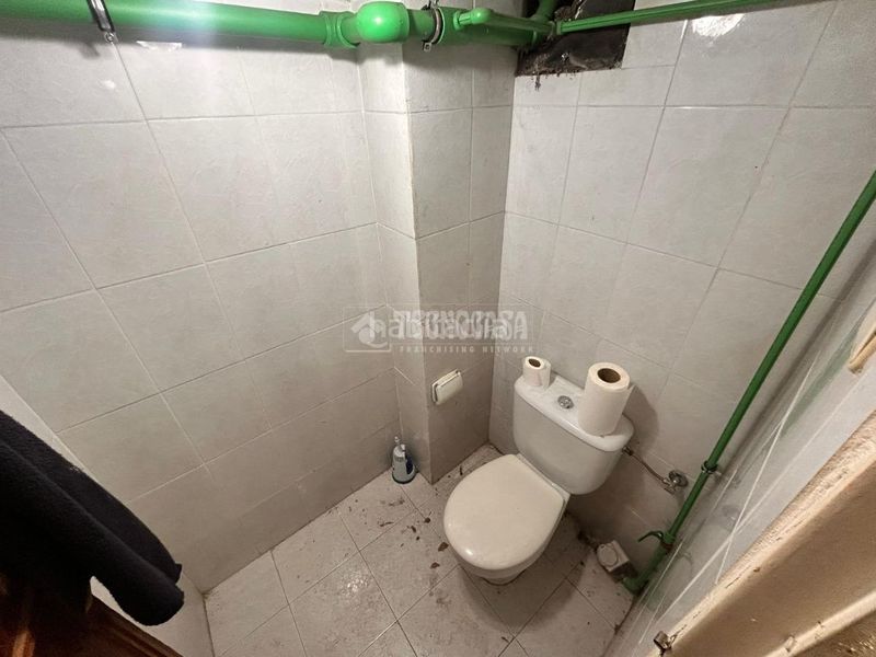 Foto 38042313-0090-4d69-8615-4ed315271552. Local comercial a Aluche Madrid
