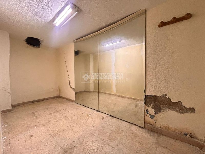 Foto 613f7dcd-d823-4925-85b7-11f793049b39. Local comercial a Aluche Madrid
