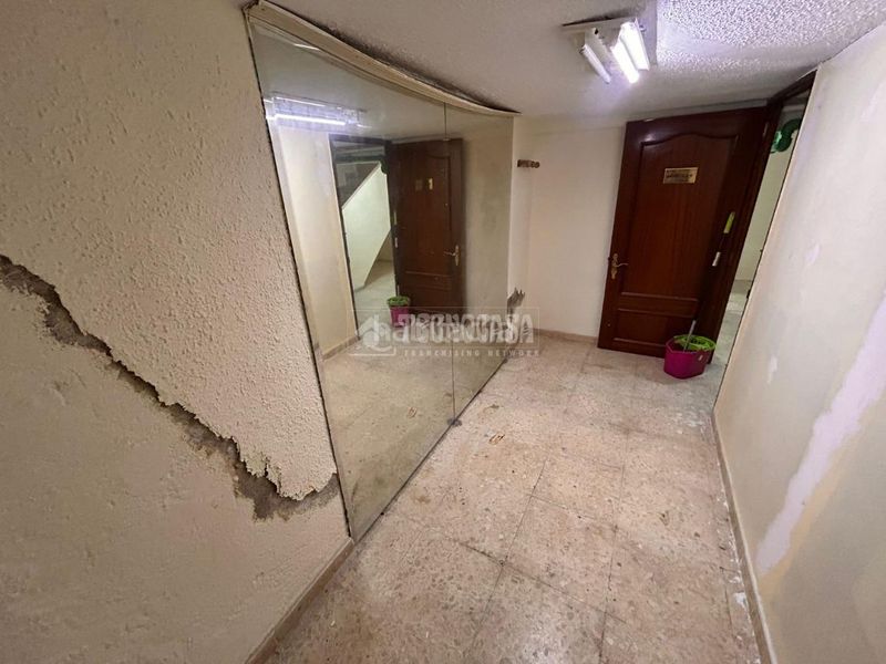 Foto b3bd6d61-e516-4342-b7ba-2f5d5aeb4214. Local comercial a Aluche Madrid