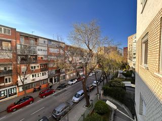 Appartamento in Aluche. Piso en venta en madrid