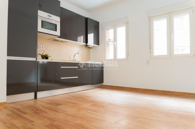 Foto f7a7ab38-1648-4868-a457-87018893f2a4. Flat with heating in Lista Madrid