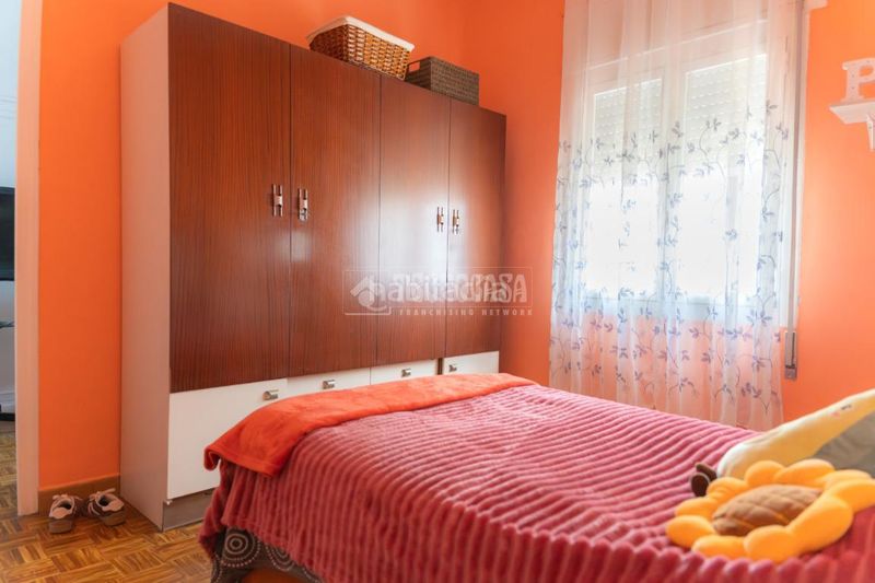 Foto a94bd670-bca6-4d0a-870d-7933cede0c13. Pis amb calefacció a Guindalera Madrid